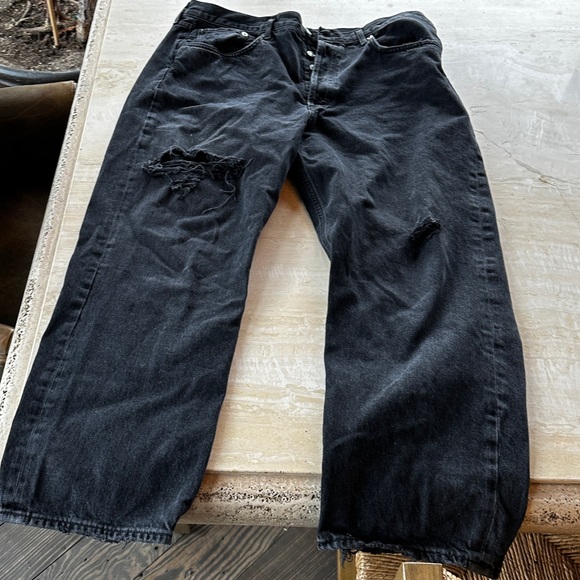 AGOLDE 90s‎ crop distressed denim in shutter. - Picture 8 of 13